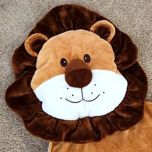 Young child's Lion Plush Blanket 28 X 34 inches